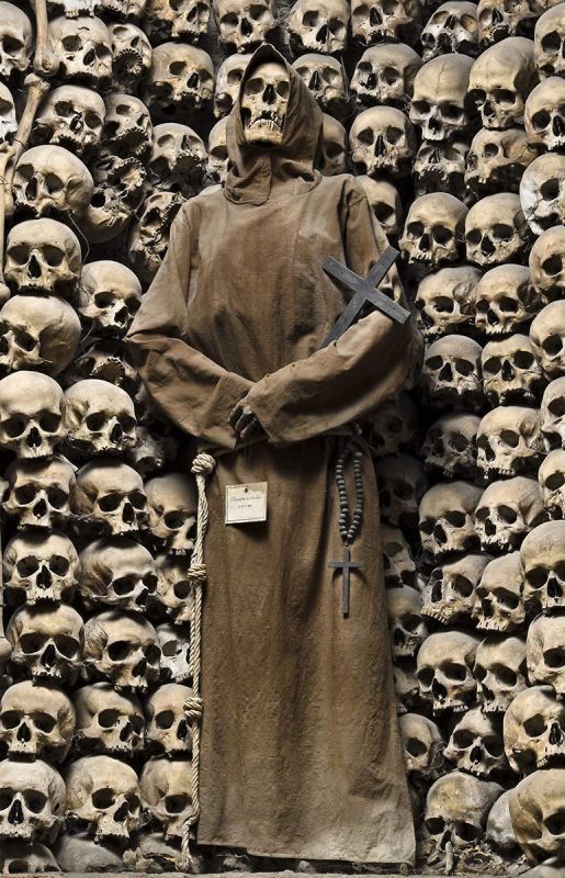 Mors Pretiosa. Italian Religious Ossuaries, 2015